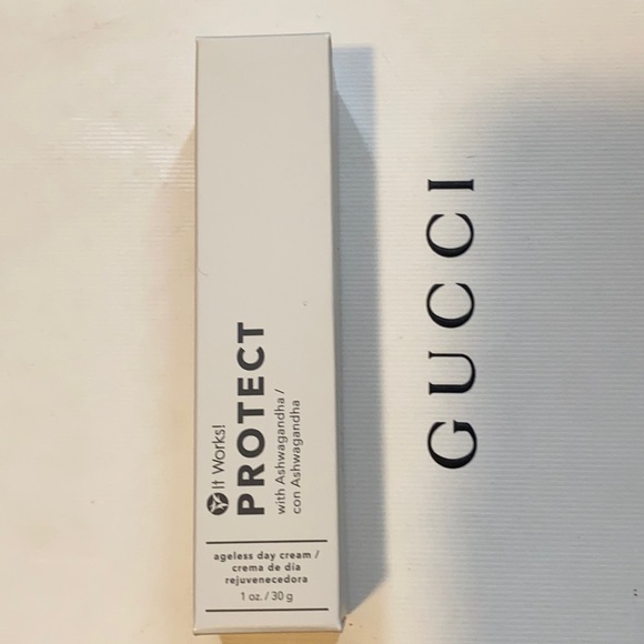 Protect ageless day cream - Picture 1 of 4